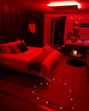 L'Evasion chambre MONTMARTRE avec Jacuzzi privatif